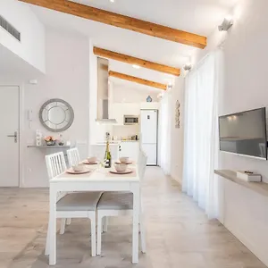 Lovely And Bright In The Heart Of Apartamento Banyoles